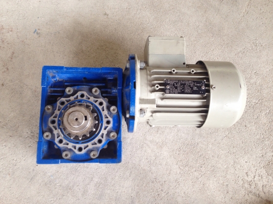 ขายมอเตอร์เกียร์ Siemens หัวเกียร์ Motovario made in Italy ขนาด 1/3HP. 380V อัตราทด 1:100 เพลาออกประมาณ 14รอบต่อนาที แรงบิดเยอะ สภาพสวย พร้อมใช้งาน ขายมอเตอร์เกียร์ Siemens หัวเกียร์ Motovario made in Italy ขนาด 1/3HP. 380V อัตราทด 1:100 เพลาออกประมาณ 14รอบต่อนาที แรงบิดเยอะ สภาพสวย พร้อมใช้งาน