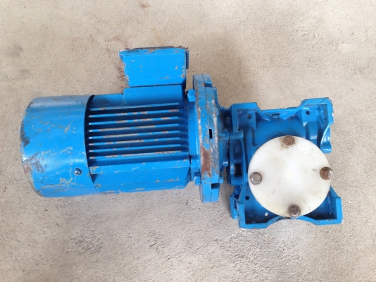 ขายมอเตอร์เกียร์ Siemens หัวเกียร์ Motovario made in Italy ขนาด 1HP. 380V อัตราทด 1:30เพลาออกประมาณ 48รอบต่อนาที สภาพสวย พร้อมใช้งาน