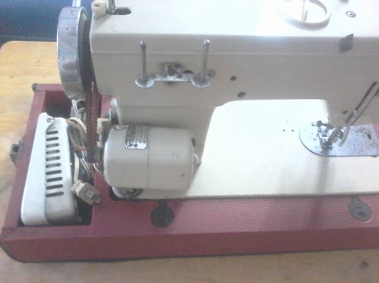 ขายจักรเย็บผ้าแบบตั้งโต๊ะสภาพดีซิกแซกได้ ขายจักรเย็บผ้าแบบตั้งโต๊ะสภาพดีซิกแซกได้