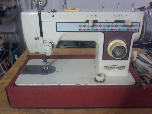 ขายจักรเย็บผ้าแบบตั้งโต๊ะสภาพดีซิกแซกได้