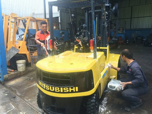 มองหางาเท นึกถึงพีทีเอ ชลบุรี0818342060 รถตักยางพาราตักยางก้อนยางถ้วยขี้ยางตักปามล์ไม้บด มองหางาเท นึกถึงพีทีเอ ชลบุรี0818342060 รถตักยางพาราตักยางก้อนยางถ้วยขี้ยางตักปามล์ไม้บด