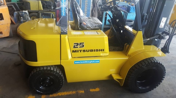 มองหางาเท นึกถึงพีทีเอ ชลบุรี0818342060 รถตักยางพาราตักยางก้อนยางถ้วยขี้ยางตักปามล์ไม้บด มองหางาเท นึกถึงพีทีเอ ชลบุรี0818342060 รถตักยางพาราตักยางก้อนยางถ้วยขี้ยางตักปามล์ไม้บด