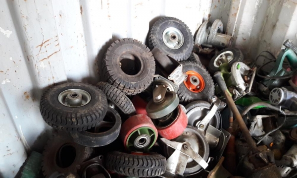 ขาย ล้อรถเข็น แบบตัน และแบบเติมลม จำนวนมาก เก่าจากญี่ปุ่นแท้ ราคา ตั้งแต่ 500-1,200 บาท ขาย ล้อรถเข็น แบบตัน และแบบเติมลม จำนวนมาก เก่าจากญี่ปุ่นแท้ ราคา ตั้งแต่ 500-1,200 บาท