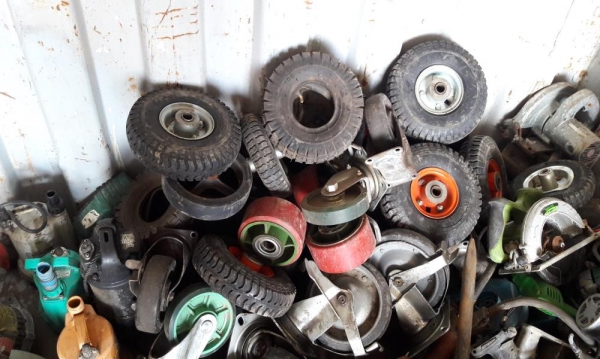 ขาย ล้อรถเข็น แบบตัน และแบบเติมลม จำนวนมาก เก่าจากญี่ปุ่นแท้ ราคา ตั้งแต่ 500-1,200 บาท