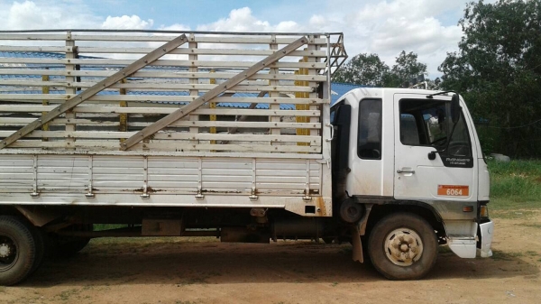 ขาย 6 ล้อ ยาง 825/16 HINO FD3H กระบะยาว 6 เมตร เครื่อง HO7D 195 แรงม้า เกียร์ HO คัสซีสวย เบรคทิฟฟี่ พวงมาลัยพาวเวอร์ ทะเบียนพร้อมโอน