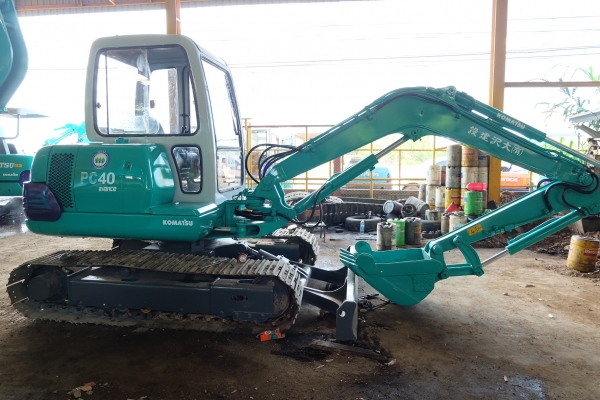 ขายรถขุด Komatsu pc 40-7(มีเก๋ง ราคาพร้อมติดแอร์ ติดฟิล์ม ) 550,000บาท
