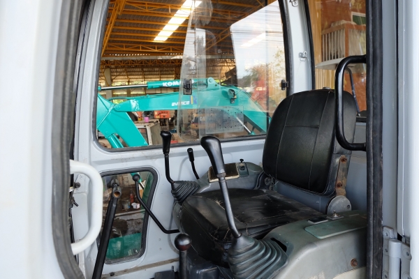 ขายรถขุด Komatsu pc 40-7(มีเก๋ง ราคาพร้อมติดแอร์ ติดฟิล์ม ) 550,000บาท