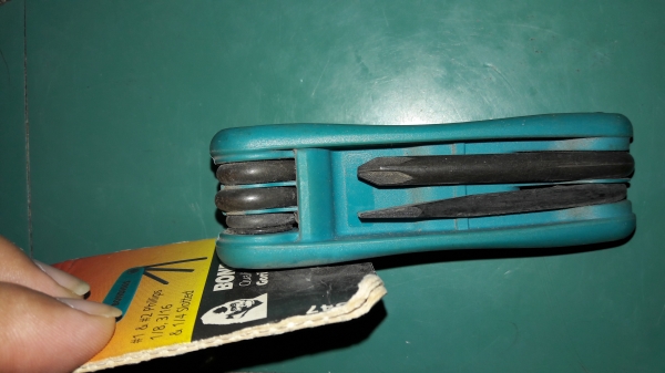 ขายชุดไขควงพับใหม่เก่าเก็บ BONDHUS Made in USA.