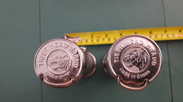 ขายไฟฉายตราหัวเสืองานเก่าเก็บแพ็ค2กระบอก