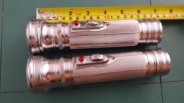 ขายไฟฉายตราหัวเสืองานเก่าเก็บแพ็ค2กระบอก