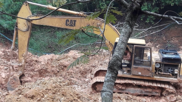 ขายรถแบ็คโฮ CAT E200 B  เครื่อง S6K  รถพร้อมใช้ ครบเต็มทุกระบบ เอกสารแจ้งจำหน่ายจากบริษัท