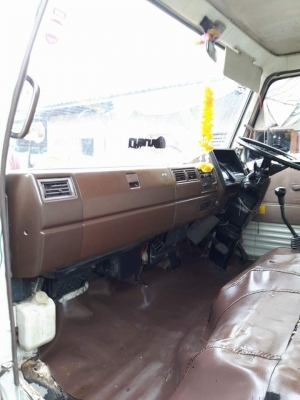 ขาย6ล้อ KM779 เครื่องWOD4 117แรง มีแอร์  หัวบางเดิมมาก รถห้างแท้ ยาว5.50ม. ยางสวย6เส้น เครื่องดี แอร์เย็นจัด ราคา 319,999  สนใจโท 0861376478 ราคาต่อรองได้นะคับ บริการส่งถึงบ้านคับ