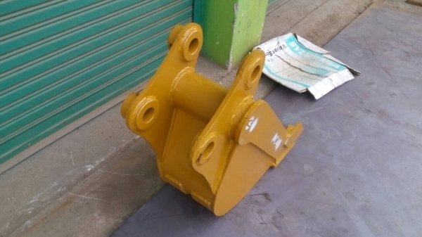 รับสั่งทำและขายบุ้งกี้ปากแคบสำหรับวางท่อปะปา รถแมคโคเล็ก. โคมัสสุ คุโบต้า ยันม่าร์ ทุกรุ่น   ขนาดความกว้าง 20-25-30 ซม รับประกันความแข็งแรง