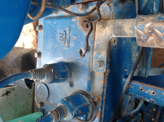 มรถไถฟอร์ด Ford 6610 เต็มตัว เดิมนอก หัวฉีดเตี้ยไอดีโตปั้มเหลี่ยม มีทะเบียน ราคาต่อรองได้ครับ