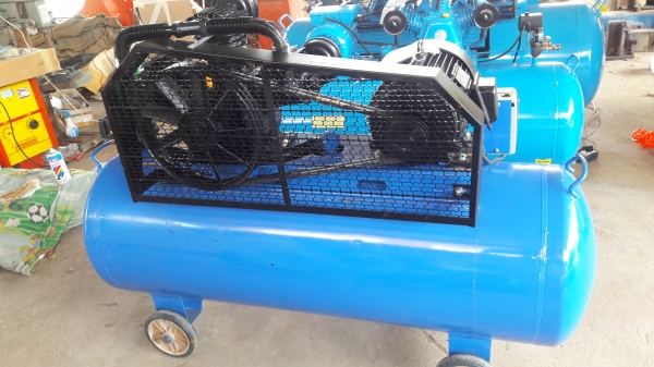 ปั๊ม ขนาด300 ลิตร   ไฟ380v   3สูบ พร้อมมอเตอร์ 10แรง