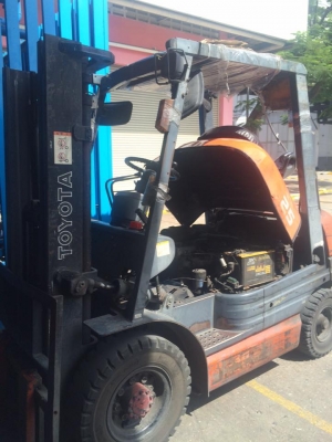 รถโฟล์คลิฟท์โตโยต้า2.5ตัน รุ่น6FD25 เครื่องดีเซล 2Z www.cmmforklift.com