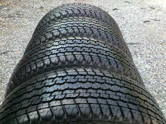 ขายยาง บริดสโตน 255/65R17  ปี15 ดอกยางหนาสวยสดไม่แตกลายไม่ร้าว จำนวน 1 ชุด