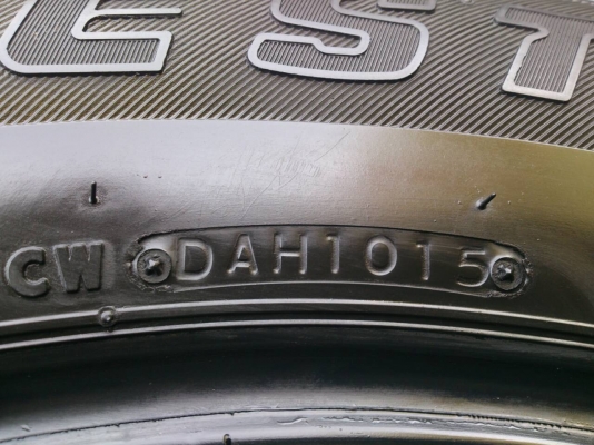 ขายยาง บริดสโตน 255/65R17  ปี15 ดอกยางหนาสวยสดไม่แตกลายไม่ร้าว จำนวน 1 ชุด