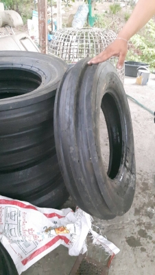 ขาย ยางเก่านอกให่มๆๆตอดตู้มาครับขอบ 18.7.50  มี10เส้น