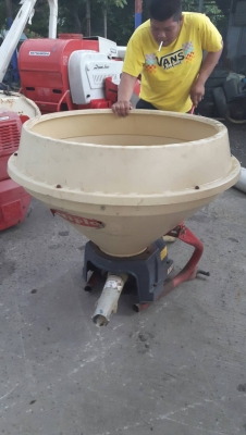 ขาย  เครื่องว่านปุ๋ย เก่านอก มี2ตัว