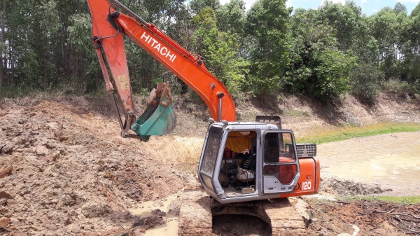 HITSHI-EX120-3เครื่องดีเดิมปั้มดีเดิม ไฟฟ้าครบเอวแน่นโซ่หนาลอนเลอร์เต็มเฟรมหนาไม่ผุกร่อนทำงานำด้ดีเร็วไม่โหลด