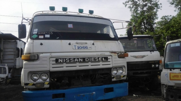 ขายครับ 10 ล้อนิสสัน 2 เพลาเครื่อง CNG รถวิ่งได้ขับได้เอกสารเล่มทะเบียน ม.79 ราคา 270,000 สนใจติดต่อ 0845672050