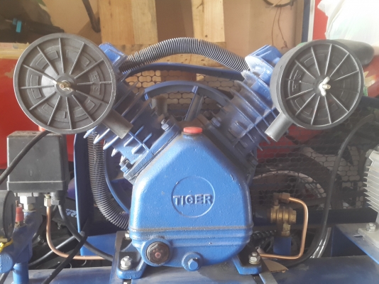 ปั๊มลมไทเกอร์ ขนาดถัง 92 ลิตร 2 หัวสูบ ไฟบ้าน มอเตอร์ 1 แรง 12,000