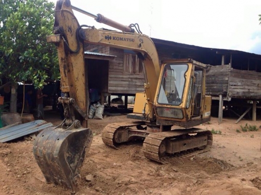 ขาย Komutsu PC60-2  ออกเก่านอกใช้ในไทย 2 ปี  เครื่องปั้ม แรงดี