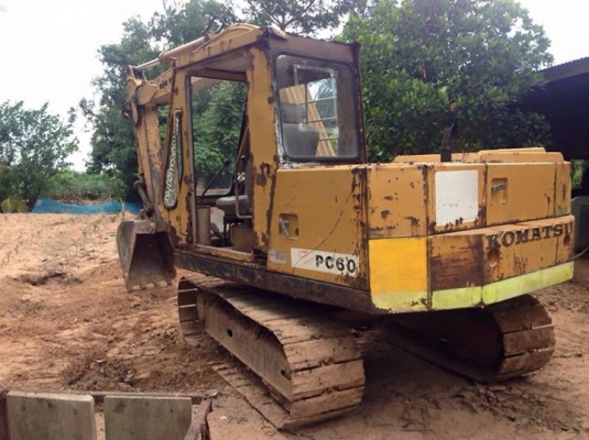 ขาย Komutsu PC60-2  ออกเก่านอกใช้ในไทย 2 ปี  เครื่องปั้ม แรงดี