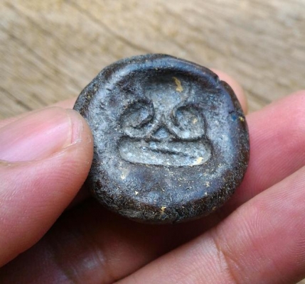 พระปิดตาจันทร์ลอย หลังลึก เนื้อว่านเก่า สวยมากๆ