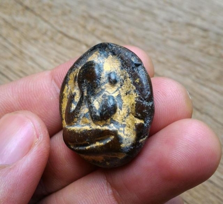 พระปิดตาจันทร์ลอย หลังลึก เนื้อว่านเก่า สวยมากๆ