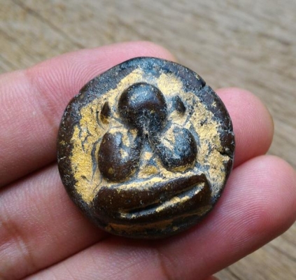 พระปิดตาจันทร์ลอย หลังลึก เนื้อว่านเก่า สวยมากๆ