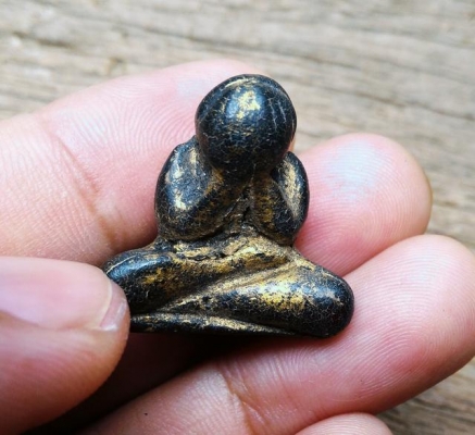 พระปิดตา หลวงพ่อครน เนื้อว่านเก่า ปิดทองแท้