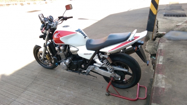 ขายคับ HONDA CB1300 ปี2005 หัวฉีด กุญแจชิฟ สีสวย ท่อแต่งไทเทเนียม แฮนด์แต่ง กันล้ม อินวอยส์ สรรพสามิตร ราคา 145000 บาท ส่งได้ทั่วไทยคับ สนใจติดต่อ 081-0578282 FACEBOOK ชาญณรงค์ ป๊อป ชัยอมฤต ไอดีไลน์ POPBIGBIKESAKON คับ สนใจรถสวย ถูก ดี ต้อง POP BIGBIKE SA