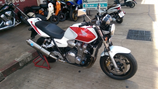 ขายคับ HONDA CB1300 ปี2005 หัวฉีด กุญแจชิฟ สีสวย ท่อแต่งไทเทเนียม แฮนด์แต่ง กันล้ม อินวอยส์ สรรพสามิตร ราคา 145000 บาท ส่งได้ทั่วไทยคับ สนใจติดต่อ 081-0578282 FACEBOOK ชาญณรงค์ ป๊อป ชัยอมฤต ไอดีไลน์ POPBIGBIKESAKON คับ สนใจรถสวย ถูก ดี ต้อง POP BIGBIKE SA