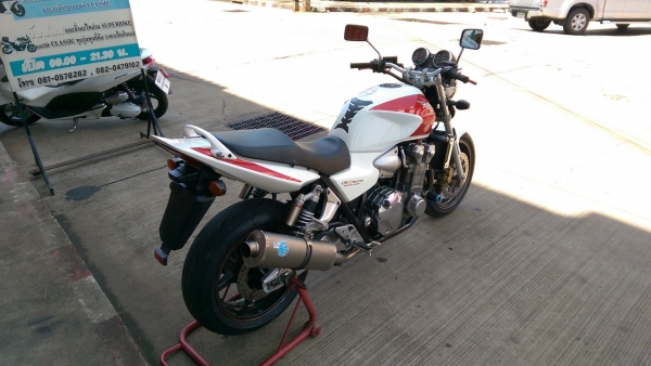 ขายคับ HONDA CB1300 ปี2005 หัวฉีด กุญแจชิฟ สีสวย ท่อแต่งไทเทเนียม แฮนด์แต่ง กันล้ม อินวอยส์ สรรพสามิตร ราคา 145000 บาท ส่งได้ทั่วไทยคับ สนใจติดต่อ 081-0578282 FACEBOOK ชาญณรงค์ ป๊อป ชัยอมฤต ไอดีไลน์ POPBIGBIKESAKON คับ สนใจรถสวย ถูก ดี ต้อง POP BIGBIKE SA