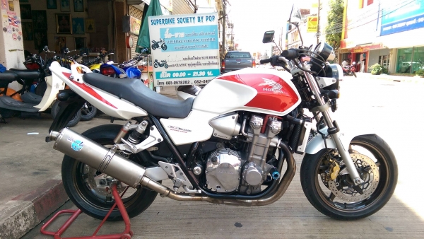ขายคับ HONDA CB1300 ปี2005 หัวฉีด กุญแจชิฟ สีสวย ท่อแต่งไทเทเนียม แฮนด์แต่ง กันล้ม อินวอยส์ สรรพสามิตร ราคา 145000 บาท ส่งได้ทั่วไทยคับ สนใจติดต่อ 081-0578282 FACEBOOK ชาญณรงค์ ป๊อป ชัยอมฤต ไอดีไลน์ POPBIGBIKESAKON คับ สนใจรถสวย ถูก ดี ต้อง POP BIGBIKE SA