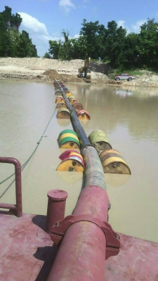 เรือดูดทราย ขนาดประมาน ความกว้าง 3.50ม.ยาว14ม.เครื่อง470แรงท่อดูดและส่ง10 นิ้วมีท่อส่ง10 ท่อน เป็นเรือไฮดรอลิคทั้งลำ ต่อใหม่ใช้งานน้อย ราคา 1200000 (โทร) 0817410515