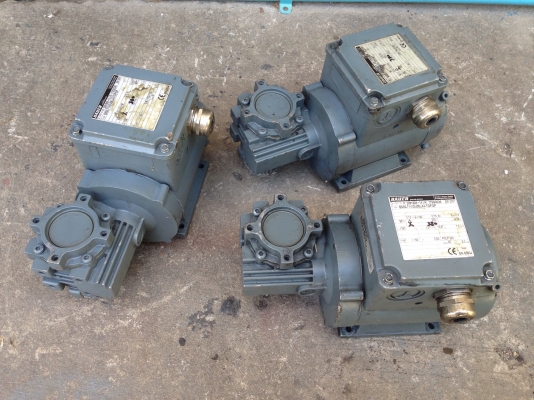 ขายมอเตอร์เกียร์ขับสายพานลำเลียง Bauer 0.12kw 380V made in Germany อัตราทด 1:10.5 สภาพสวยมาก วิ่งนิ่ม พร้อมใช้งาน มี 3ตัวครับ