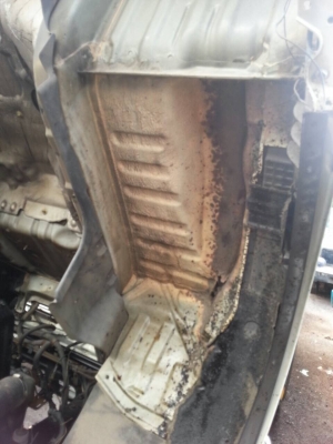 รถฮีโน่ 6 ล้อ ตู้เย็น FC4J  150 แรงม้า. ปี 46.    สนใจติดต่อ  081 - 6079515