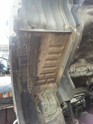 รถฮีโน่ 6 ล้อ ตู้เย็น FC4J  150 แรงม้า. ปี 46.    สนใจติดต่อ  081 - 6079515