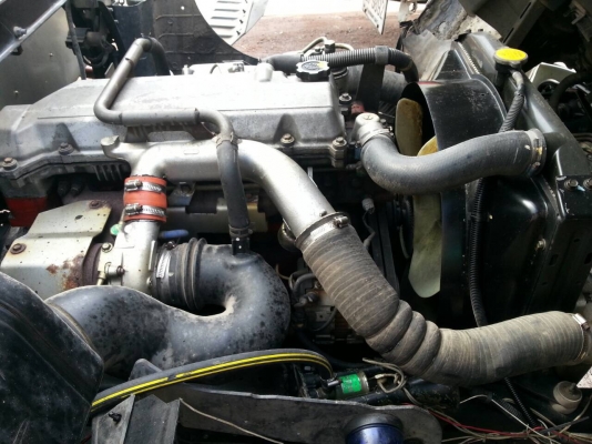 รถฮีโน่ 6 ล้อ ตู้เย็น FC4J  150 แรงม้า. ปี 46.    สนใจติดต่อ  081 - 6079515