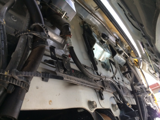 รถฮีโน่ 6 ล้อดั้ม / ติดเครน 3 ตัน. FG8J  220 แรงม้า. ปี 56.  ( รถวิ่ง 9,xxx กม. )     สนใจติดต่อ   081 - 6079515