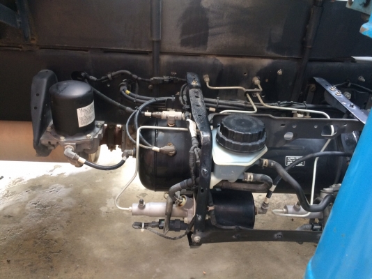 รถฮีโน่ 6 ล้อดั้ม / ติดเครน 3 ตัน. FG8J  220 แรงม้า. ปี 56.  ( รถวิ่ง 9,xxx กม. )     สนใจติดต่อ   081 - 6079515