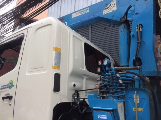 รถฮีโน่ 6 ล้อดั้ม / ติดเครน 3 ตัน. FG8J  220 แรงม้า. ปี 56.  ( รถวิ่ง 9,xxx กม. )     สนใจติดต่อ   081 - 6079515