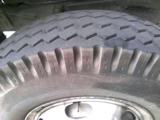 รถฮีโน่ 6 ล้อ รั้ว ( ไม่ดั้ม ) FF3H  195 แรงม้า. ปี 38.    สนใจติดต่อ  081 - 6079515