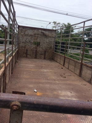 กระบะ 6ล้อ HINO MECA ยาว 6.5 ม. กว้าง 2.25 ม. ครัทซี 0.8 ม.พร้อมรั้ว พิ้นปูเหล็ก ขายตามสภาพ 38,000  บาท ศุภากร081-1903107, 081-4252943