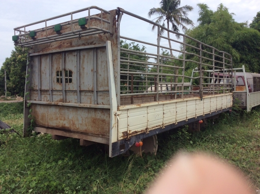 กระบะ 6ล้อ HINO MECA ยาว 6.5 ม. กว้าง 2.25 ม. ครัทซี 0.8 ม.พร้อมรั้ว พิ้นปูเหล็ก ขายตามสภาพ 38,000  บาท ศุภากร081-1903107, 081-4252943