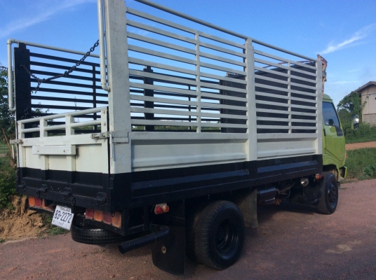 HINO 6ล้อ ยาว 4.5 ม.เครื่อง160แรง (6สูบ) พวงมาลัยพาวเวอร์ ช่วงล่างใหญ่ เครื่องดี ขับดี ครัทซีสวย รถพร้อมใช้งาน ขาย 330,000 บาท ศุภากร 081-1903107 , 081-4252943