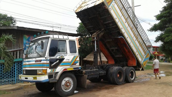 ขายรถ10ล้อ ดั้มเพลาเดียว เครื่อง195แรง พาวเวอร์ เบรกจิฟฟี่ ภายในสวย รถพร้อมใช้ เอกสารเล่มทะเบียนพร้อมโอน ราคา490,000 สนใจโทร 090-8588220คุณนะ 093-3258446คุณบิว หรือเข้าดูสินค้าอื่นๆได้ที่ www.narong2truck.com หรือ www.truck.in.th/498 หรือเพจFacebook ณรงค์